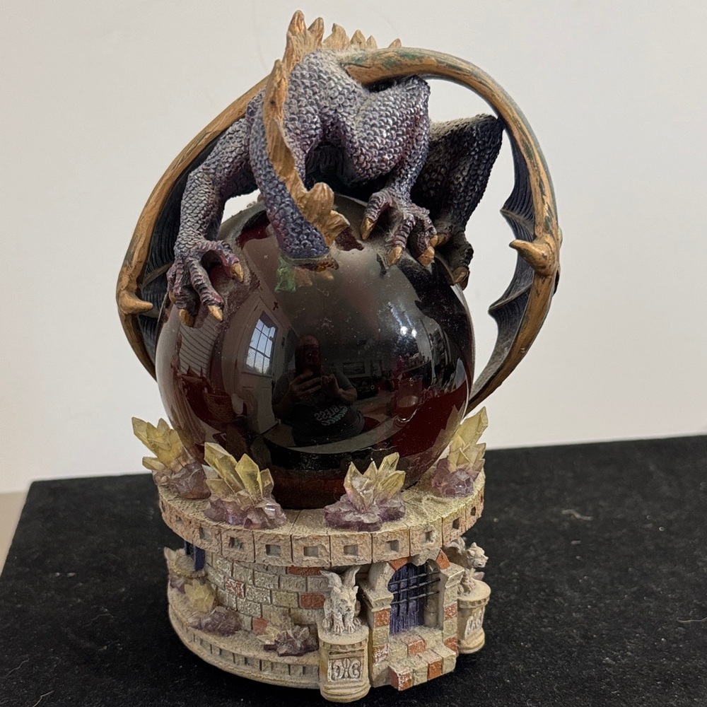 Dragon Fantasy Snow Globe Wind Up Musical Collectible - Picture 13 of 14